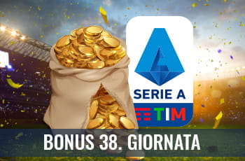 Il logo della Serie A 2029-2020, delle monete d’oro su un campo da calcio e la scritta “Bonus 38. giornata”