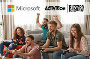 Ragazzi che giocano ai videogame, logo di Microsoft e logo di Activision Blizzard