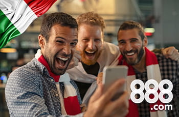 3 tifosi che stanno scommettendo da smartphone, logo 888, bandiera italiana