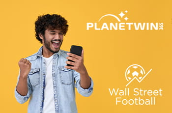 Ragazzo con in mano uno smartphone che esulta, logo Planetwin365, logo Wall Street Football