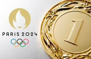 Medaglia d’oro e logo Olimpiadi di Parigi 2024