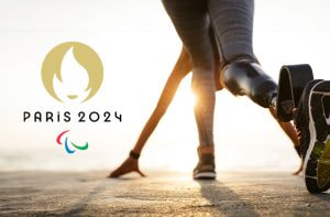 atleta paralimpico e logo delle Olimpiadi di Parigi 2024