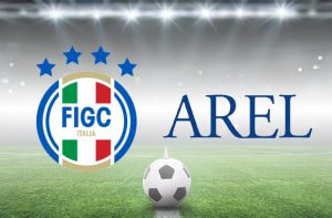 Pallone in un campo da calcio, logo FIGC, logo AREL