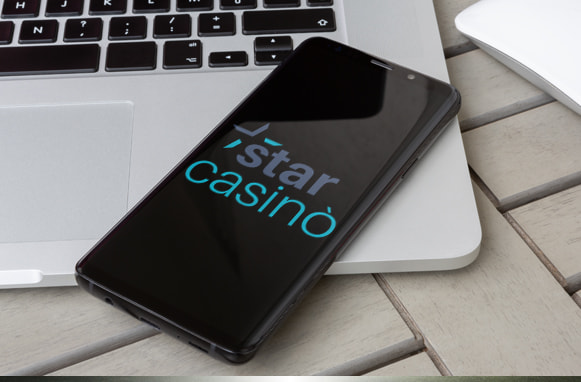 Smartphone con logo StarCasinò