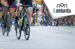 Ciclisti e logo del Giro di Lombardia